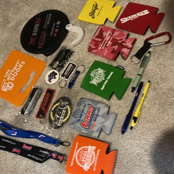 Jeep advertising keychains and pens - Picture 3 of 3